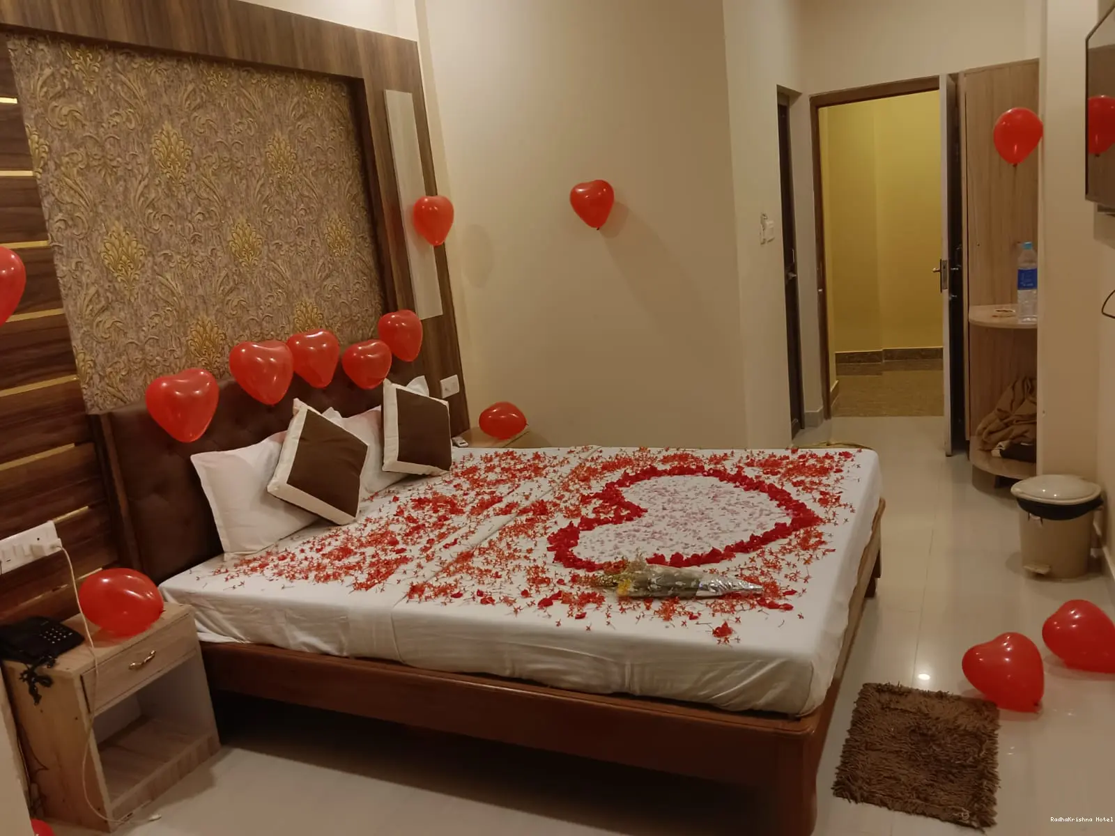 RadhaKrishna Hotel photo 3